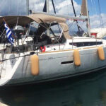 Jeanneau Sun Odyssey 389 Agios Georgios bei Korfu Segeln Steuerbordseite am Pier