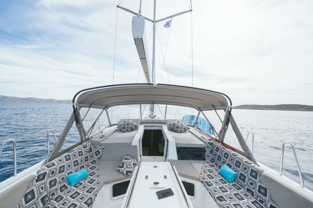 Beneteau Oceanis 51.1 "Princess Oceana" bei Korfu-Segeln mit der Cockpitansicht