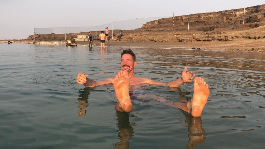Baden im Toten Meer in Jordanien