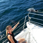 Skipperin Julia in Dein Skipper in Korfu mit Delphinen